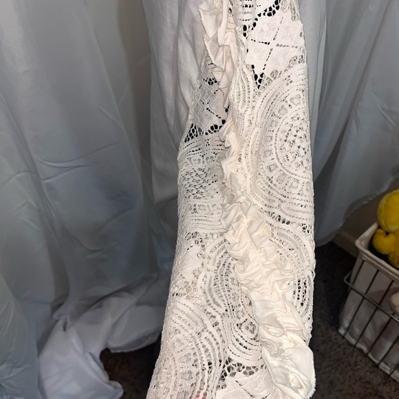 C Est.1946 Chic White Lace Long Sleeve With Flutter Trim Women's Blouse - Picture 3 of 12